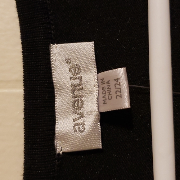 Avenue Black Sweater - Picture 2 of 6